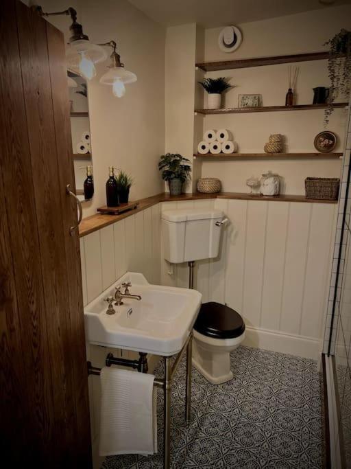 Period Apartment, Great Views, In Heart Of Town. Bradford-On-Avon Extérieur photo